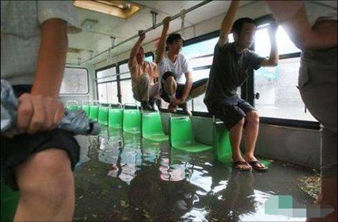 110228_water_bus_2.jpg