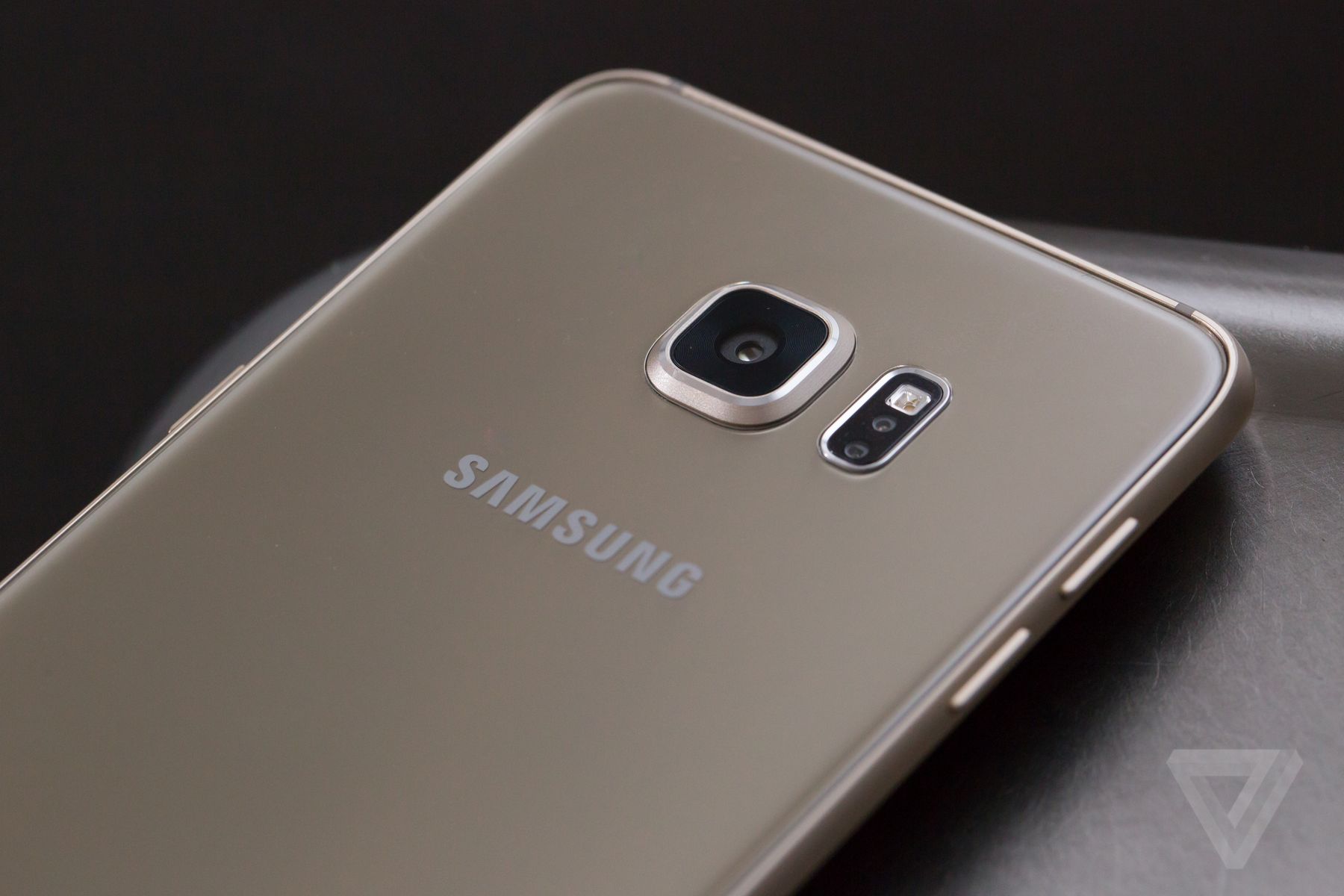 samsung-galaxy-s6-edge-plus-9695.0.0.jpg