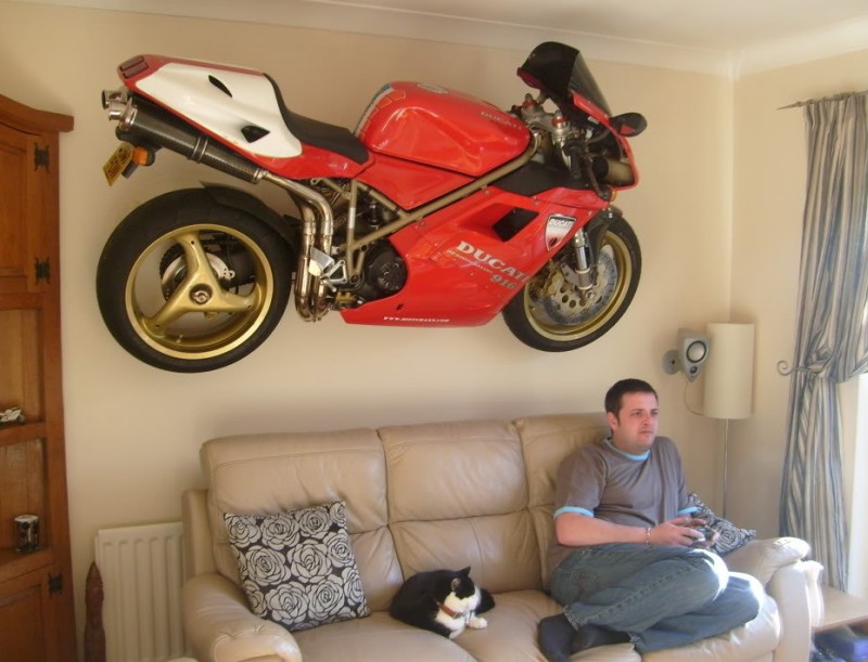 motorbike-chillin-on-wall-couch-1303344916M.jpg