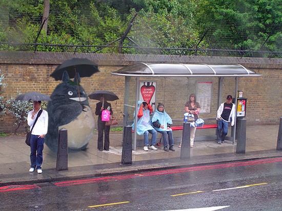 Monster-funny-monster-umbrella-rain-people-waiting-bus-stop-Totoro-fun-mmmmm_large.jpg