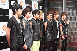 300px-Infinite%28South_Korean_band%29_in_Cyworld_Dream_Music_Festival.jpg