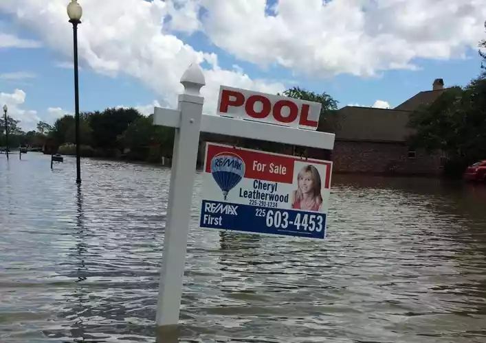 la-flooding-realtor-sign.png