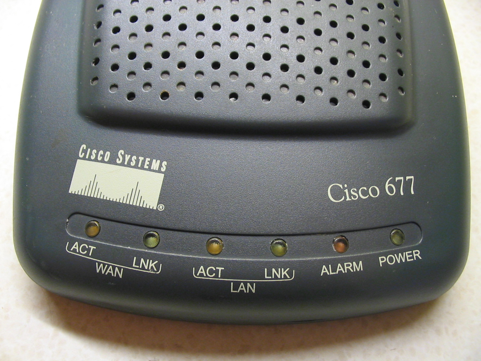 Router_Cisco_677_(ubt)_1.jpeg